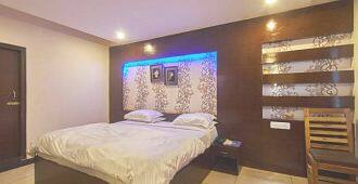 Hotel RL Grand, Kakinada 5
